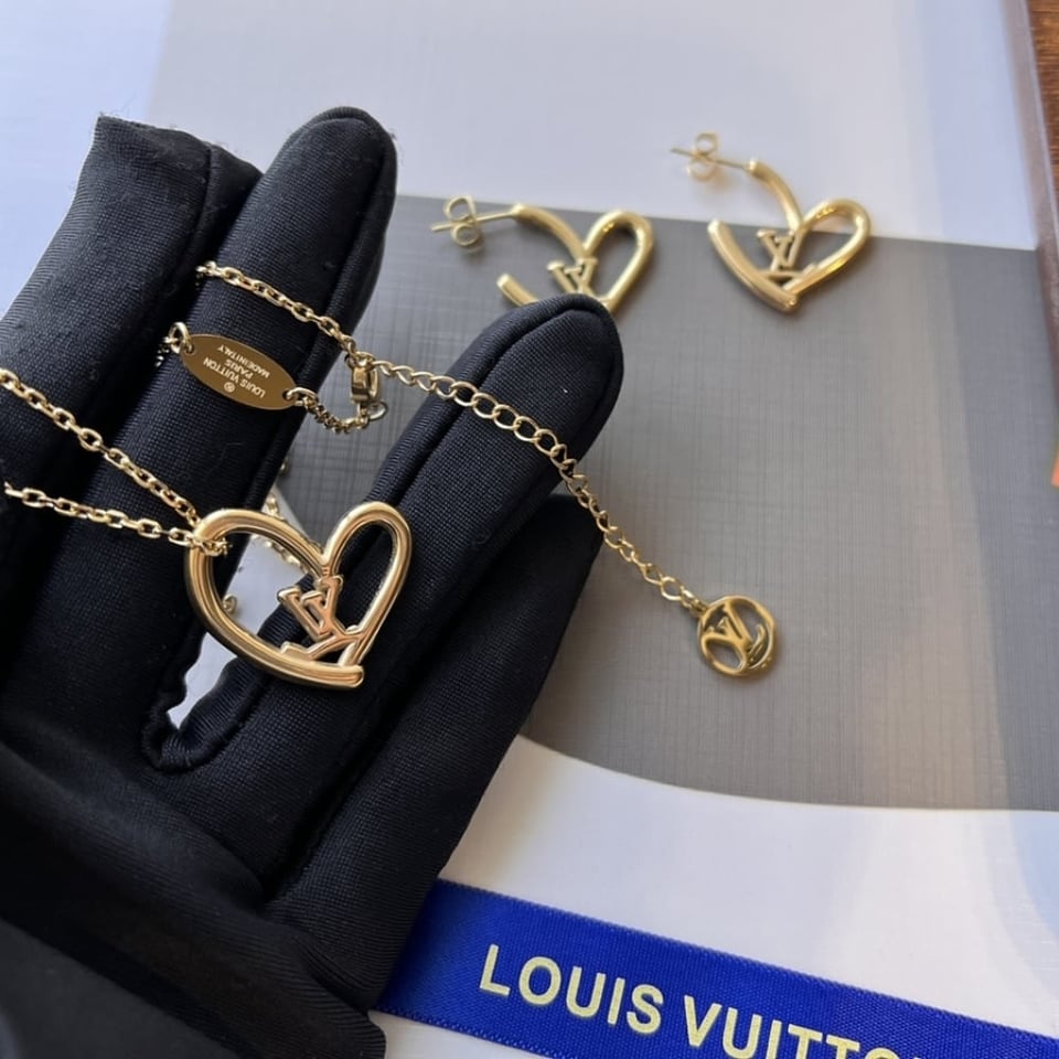 Louis Vuitton Fall In Love Necklace Gold M00465 view 5