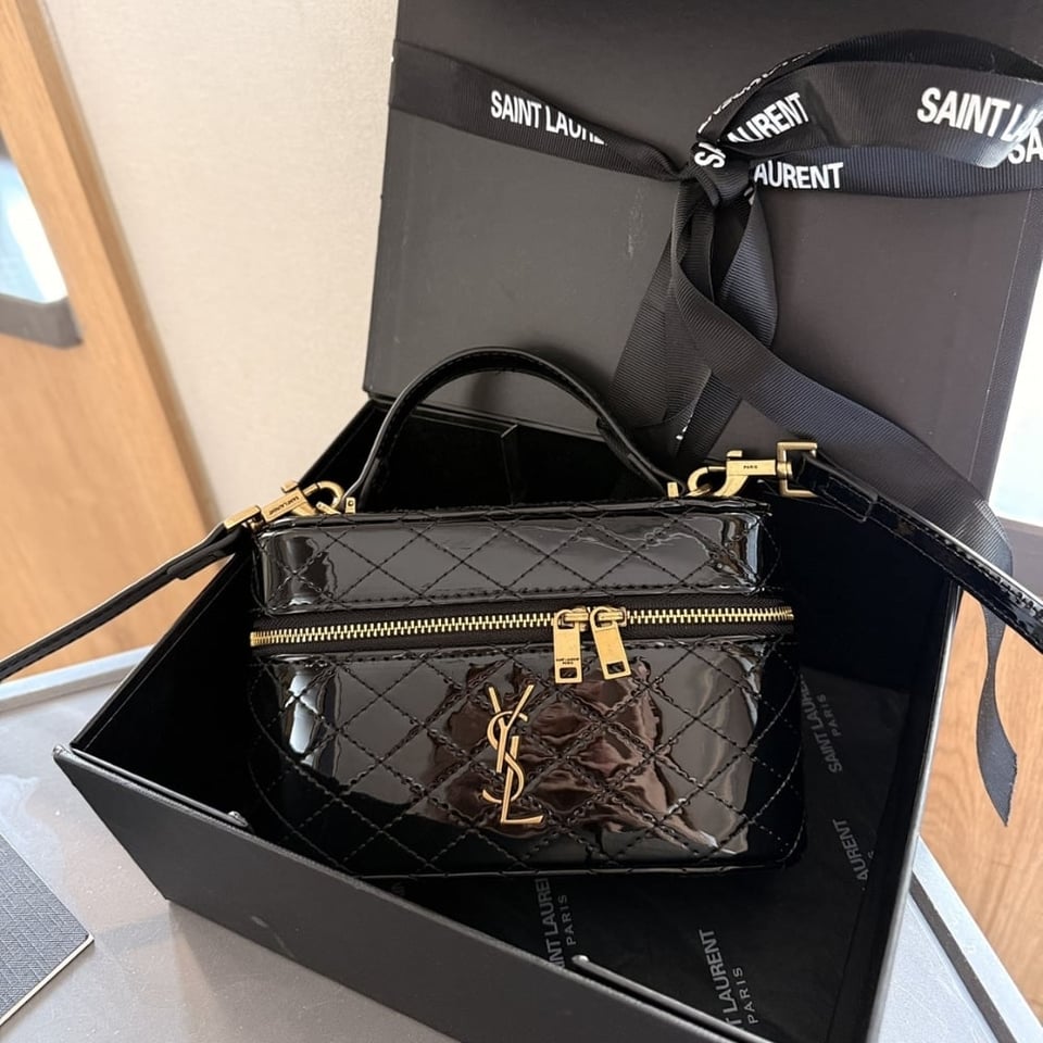 Saint Laurent Gany Vanity Bag In Patent Leather Black 19Cm view 9