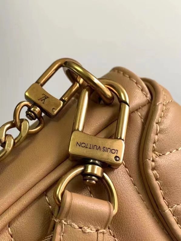 Louis Vuitton New Wave Multi Pochette 19Cm Beige view 7
