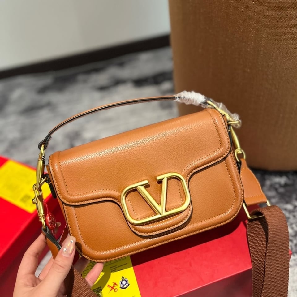 Valentino Garavani Alltime Grainy Calfskin Shoulder Bag Almond 23Cm 5W0B0N20Imz Kel view 3