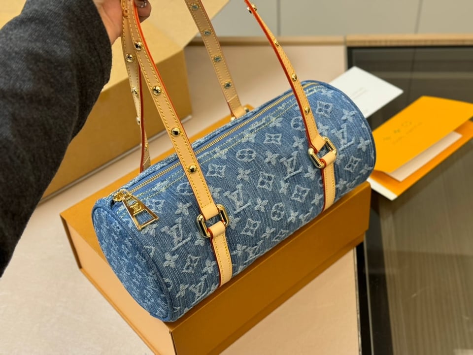 Louis Vuitton Hills Pochette Denim Blue 27Cm M82949 view 10