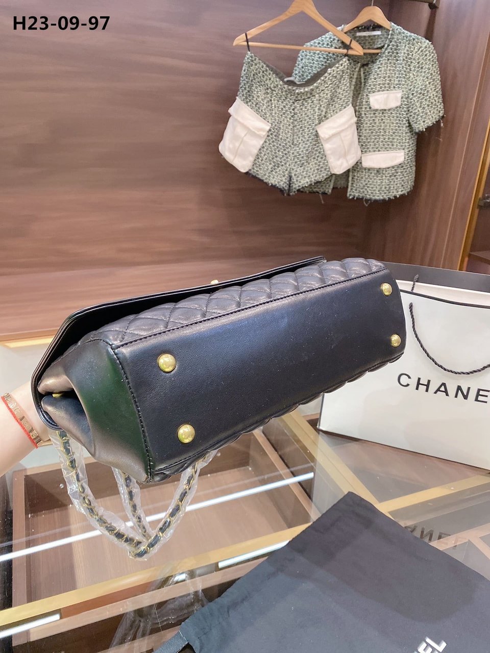 Chanel Timeless Cc Flap Maxi Black 31Cm view 9