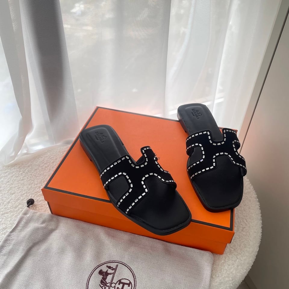Hermes Oran Sandal Noir H232161Zv02350 view 7
