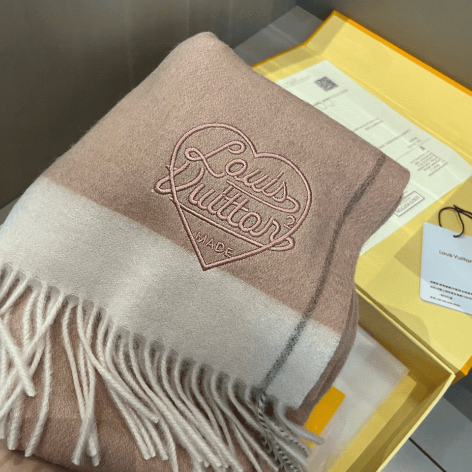 Louis Vuitton Monogram Heart Cashmere Scarf For Women 180cm view 3