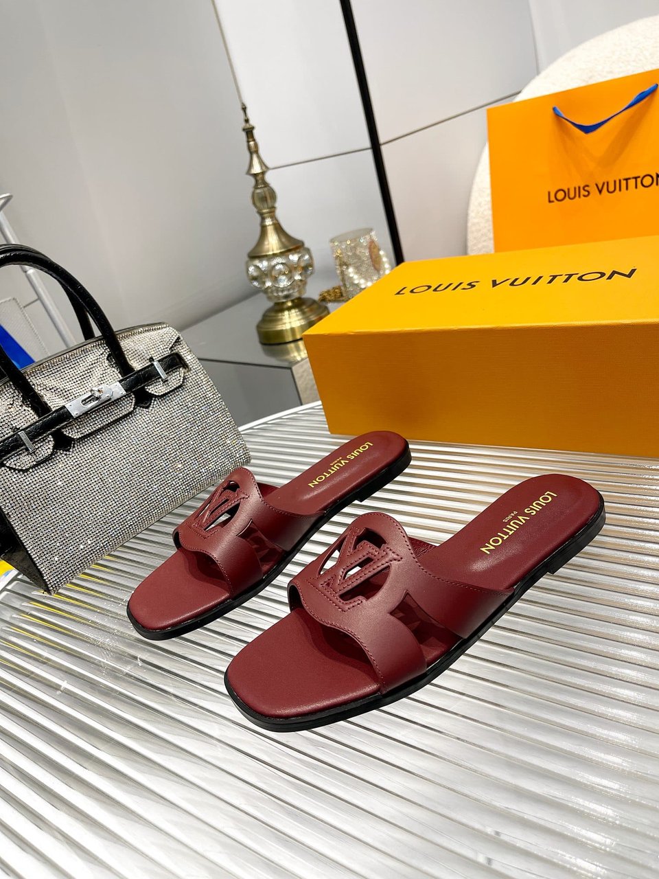 Louis Vuitton Lv Isola Flat Mule Red 1Abp2W view 7