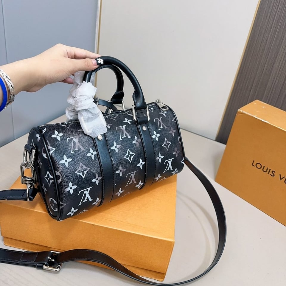 Louis Vuitton Keepall Bandouli Re 25 Bag Monogram Brushed Cowhide Black 25Cm M11595 view 9