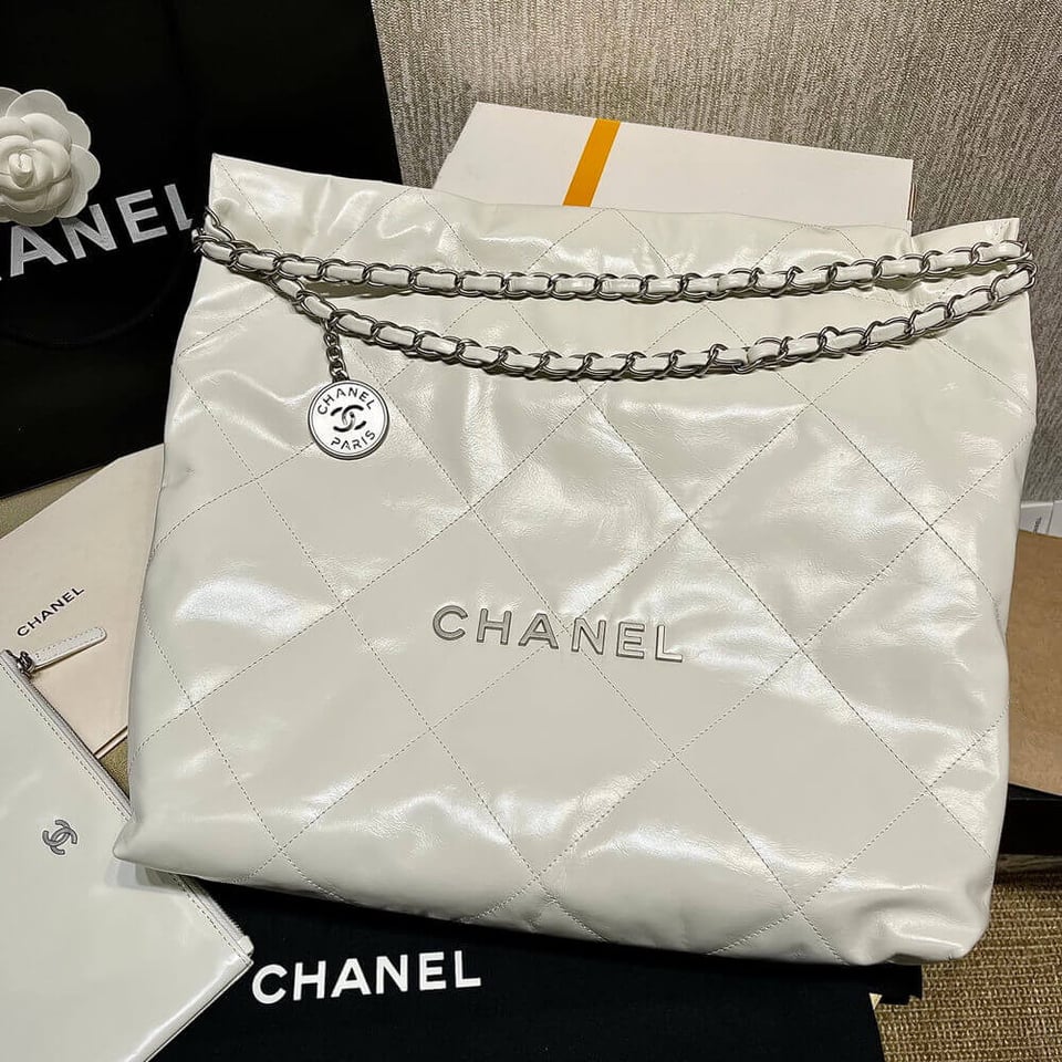 Chanel 22 Small Handbag Shiny Calfskin White Silver view 3