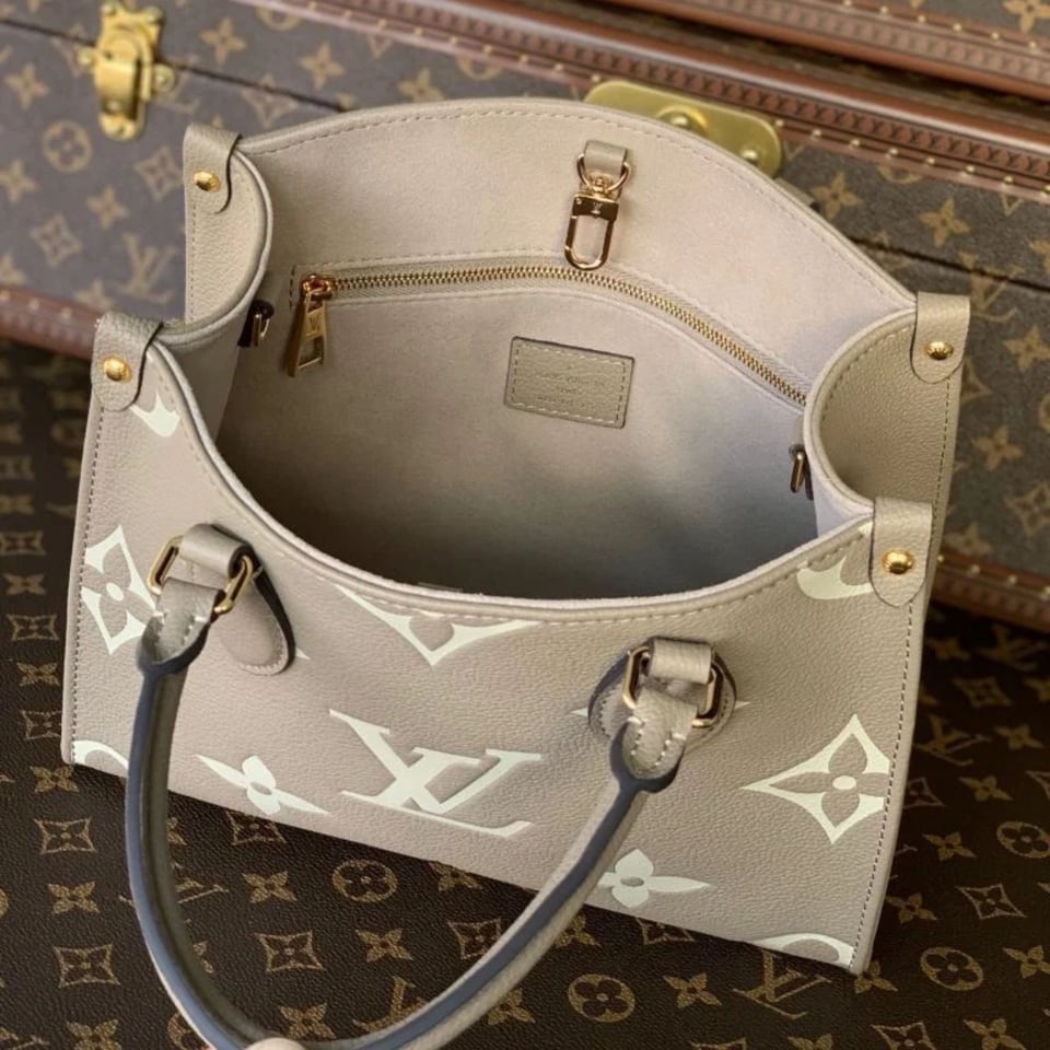 Louis Vuitton LV OnTheGo East West M46653 Beige 25cm view 8