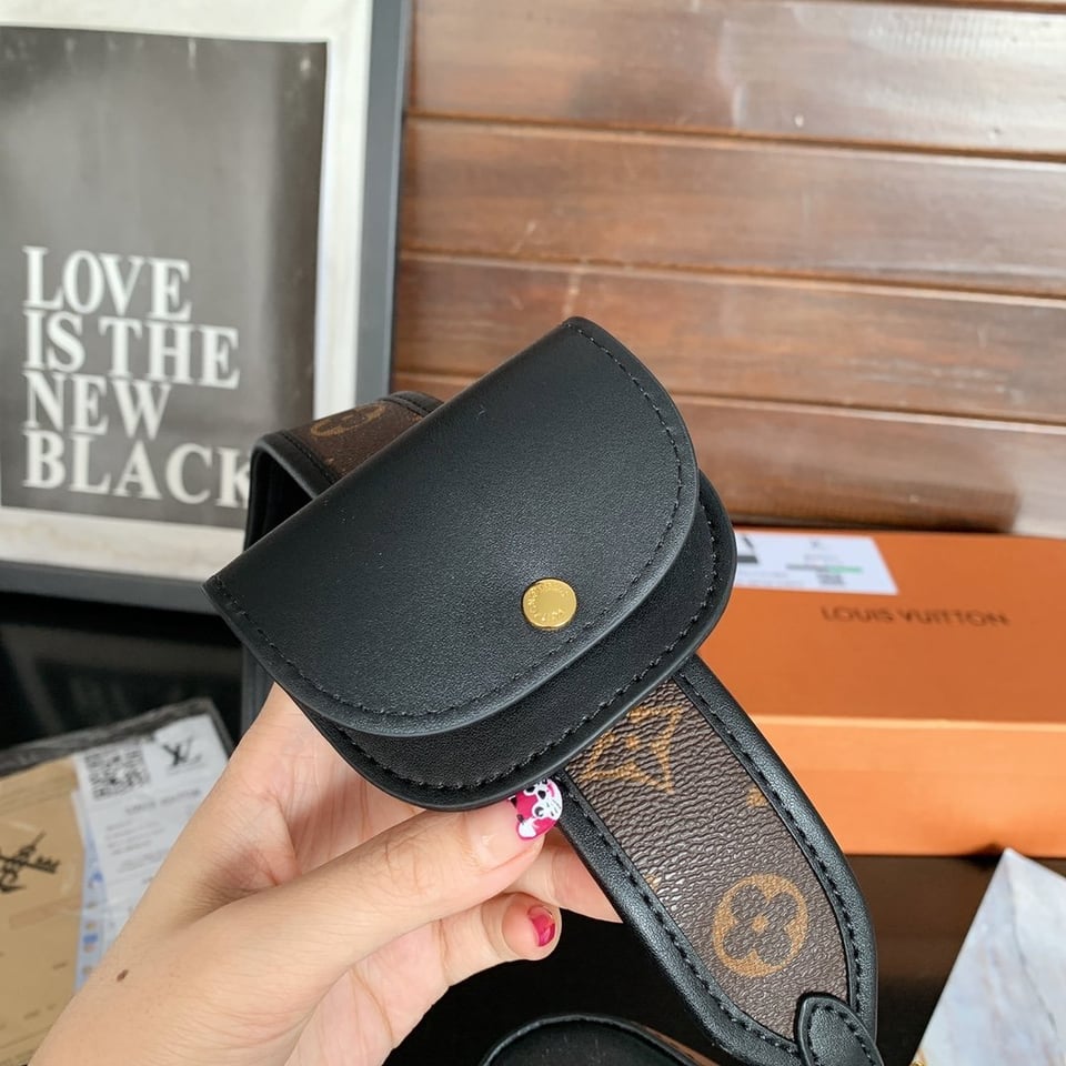 Louis Vuitton Officier Pouch With Strap Black 23Cm M69841 view 5