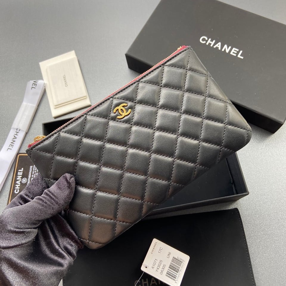 Chanel Zipped Wallet 20Cm Black Quilted Calfskin Gold Hardware view 6