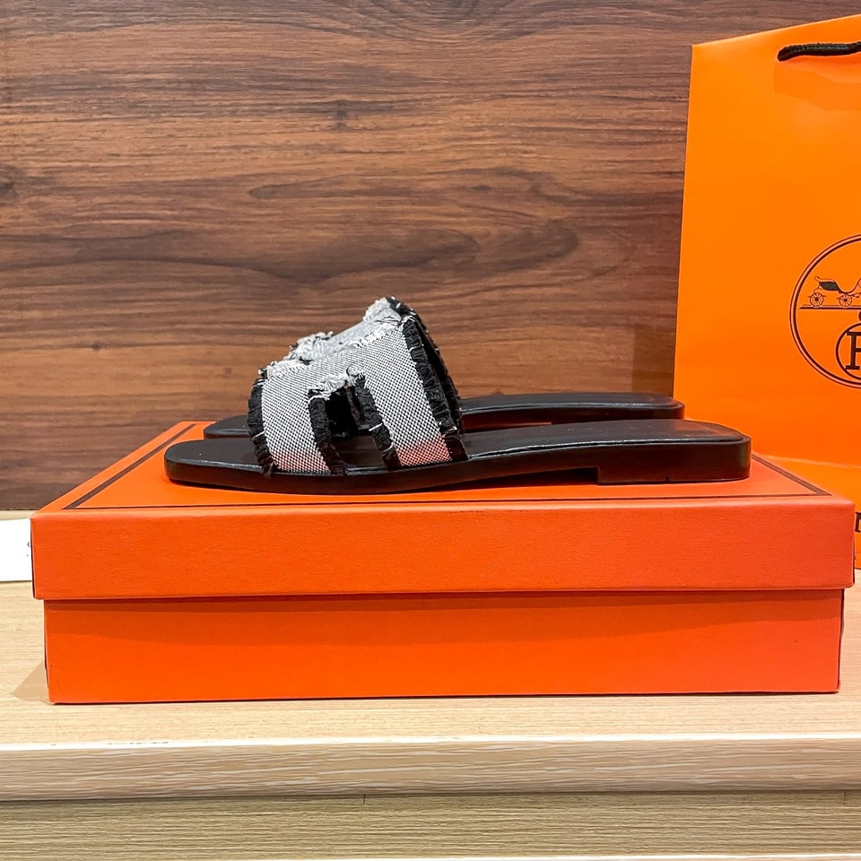 Hermes Oran Sandal Black H231095Z Pn360 view 4