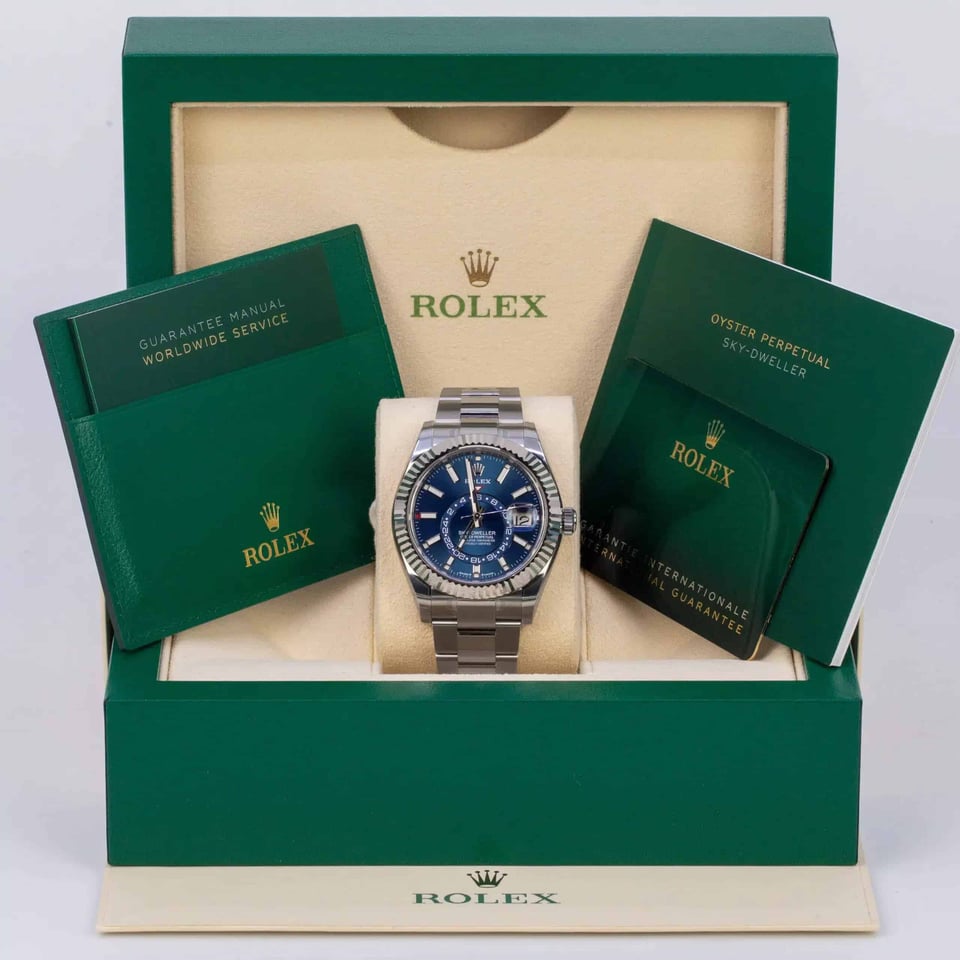 Rolex Sky-Dweller 42 mm Bright blue Dial 336934 Oyster view 4