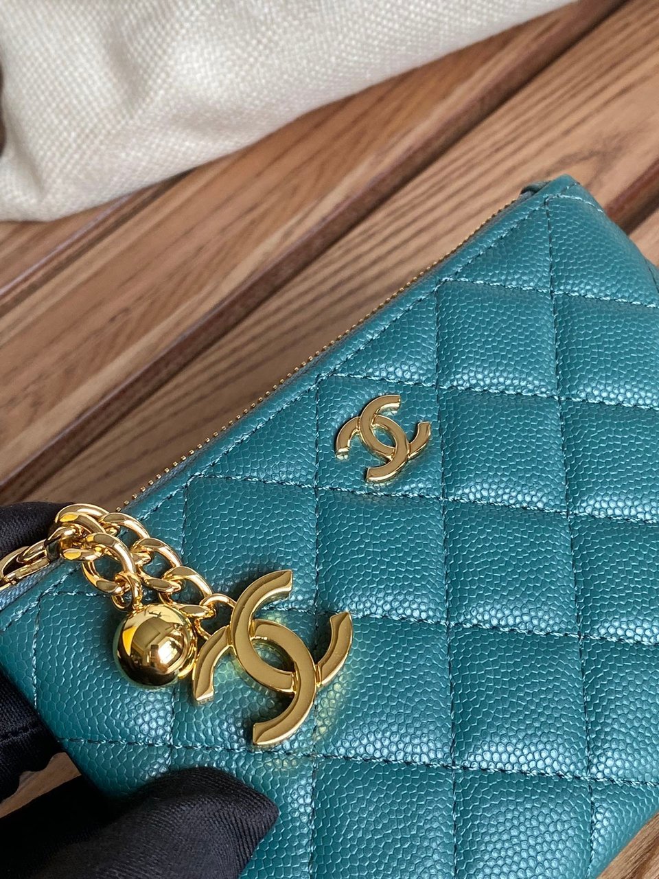 Chanel Zipped Wallet 14Cm Dark Green Caviar Gold Hardware view 8