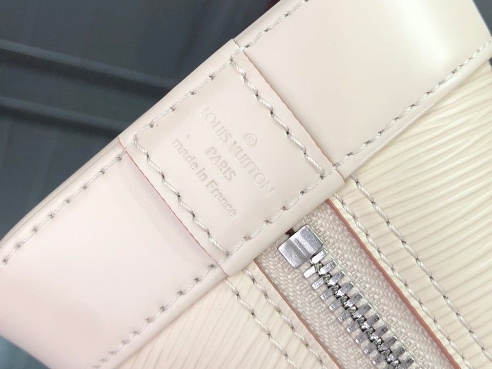 Louis Vuitton Alma Bb 23Cm view 7
