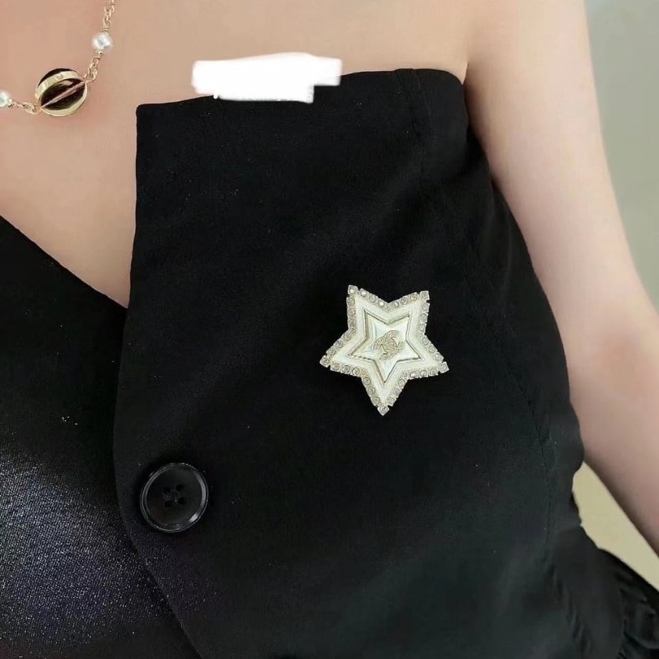 Chanel Cc Star Brooch Gold view 4