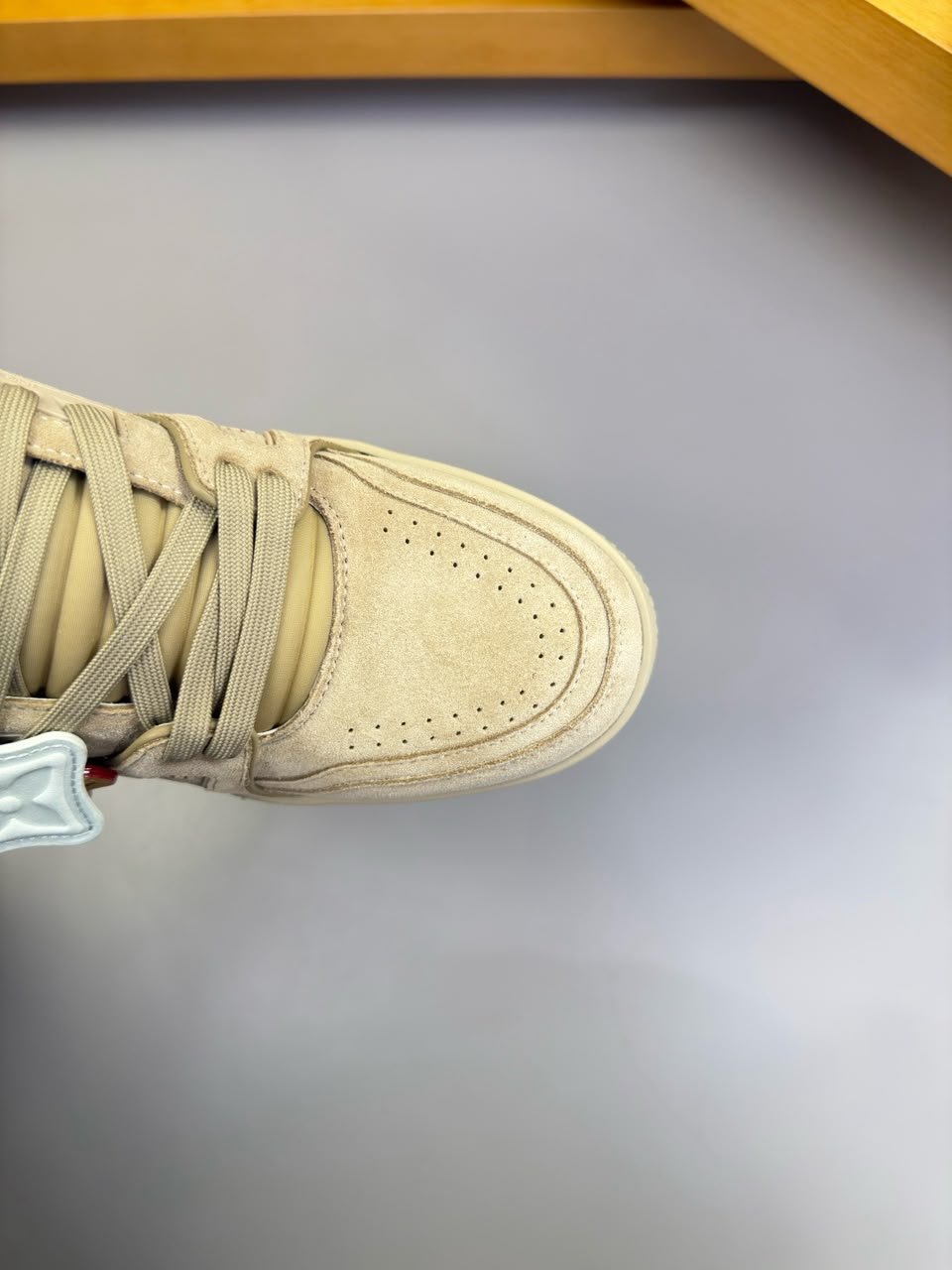 Louis Vuitton Trainer Distressed Sneakers Beige Classic 1AKBO8 view 9