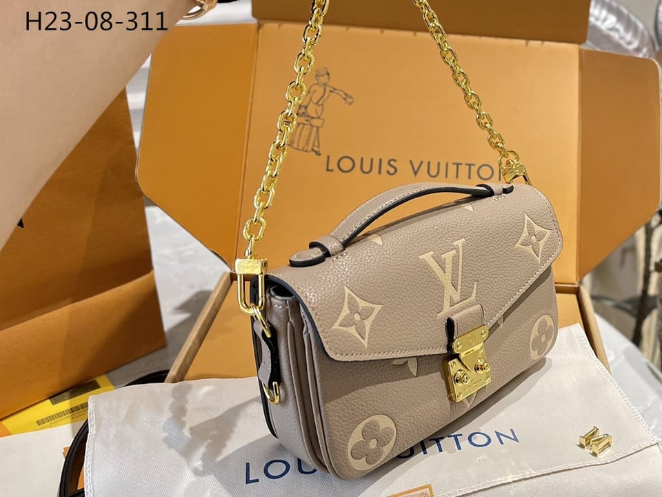 Louis Vuitton Pochette M Tis East West Bag Gray Cream 21Cm view 4