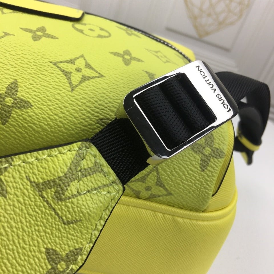 Louis Vuitton Outdoor Messenger Yellow 29Cm view 4