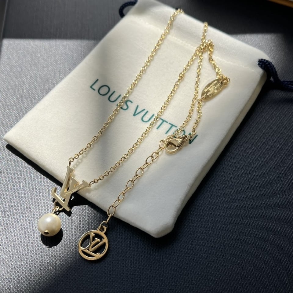 Louis Vuitton Lv Iconic Louisa Necklace M01623 view 3