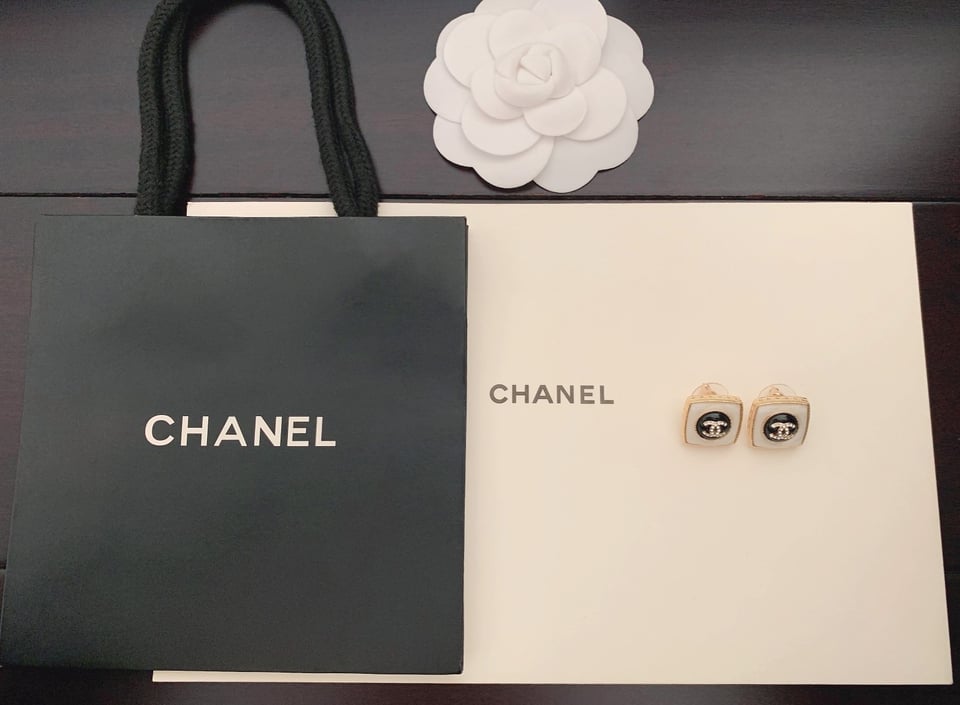 Chanel Stud Earrings Black view 2