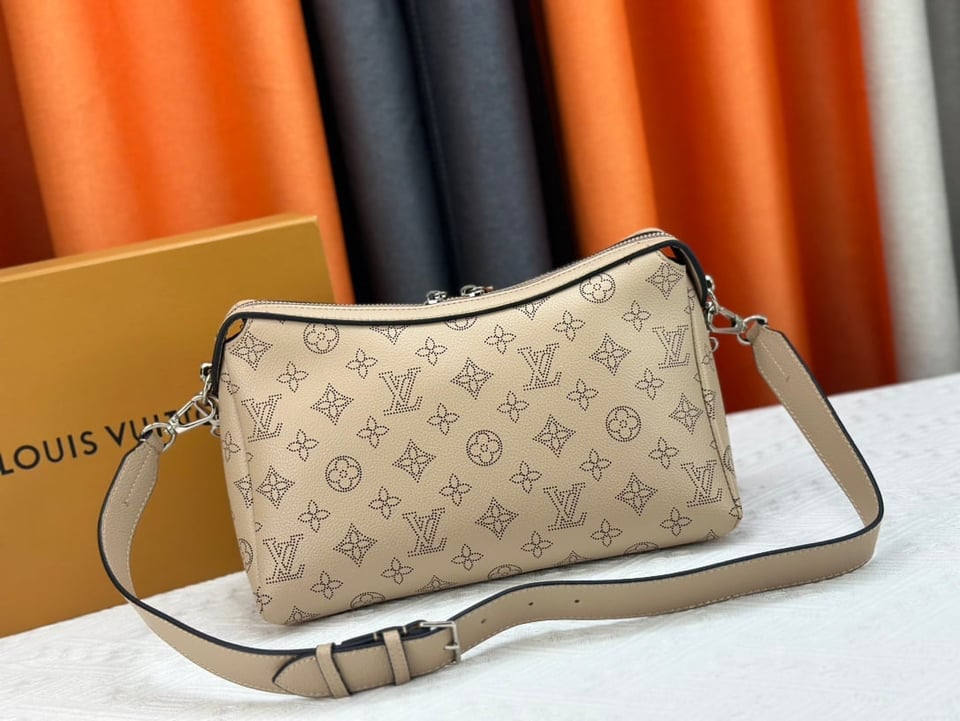 Louis Vuitton Hand It All Pm Galet 29Cm M24255 view 8
