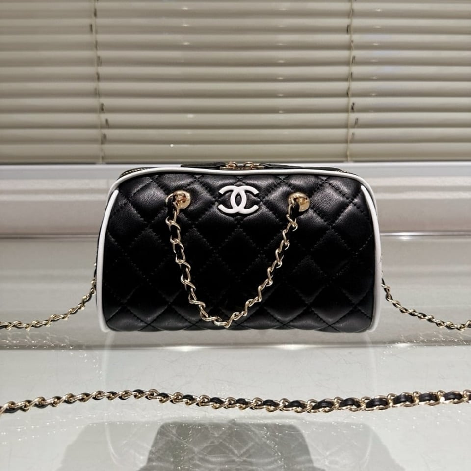 Chanel Clutch With Chain Black And White 18Cm/7in view 3
