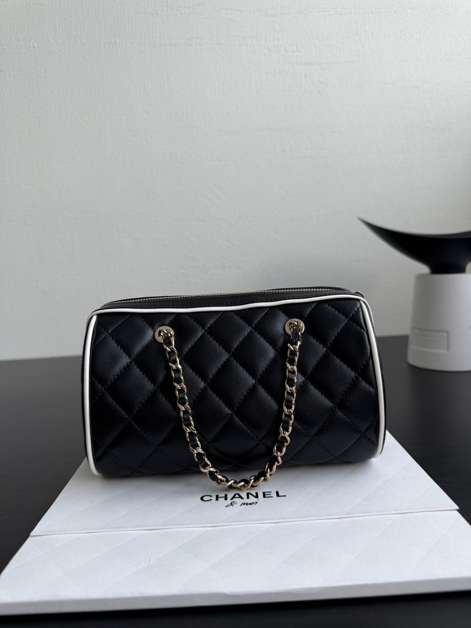 Chanel Spring Summer 2025 Pre-collection Clutch With Chain Lambskin Black 18.5cm/ 7.3inches view 7