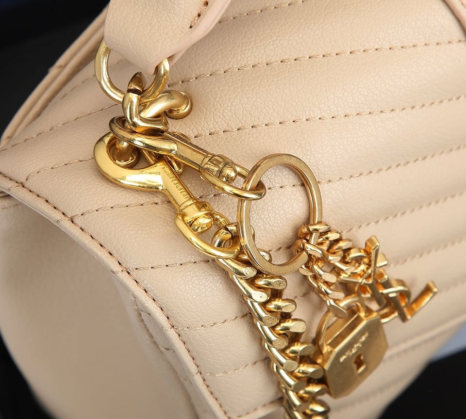 Saint Laurent Collège Medium Chain Bag In Quilted Leather Beige 24Cm view 7