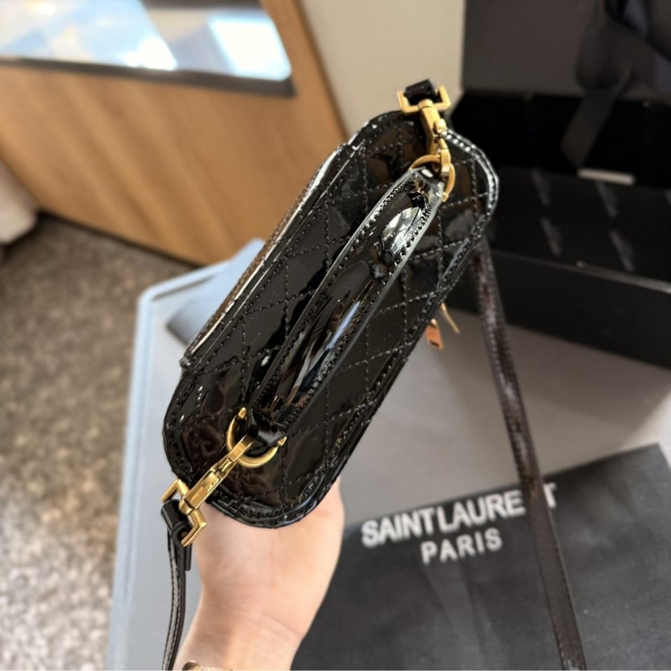 Saint Laurent Gany Vanity Bag In Patent Leather Black 19Cm view 11