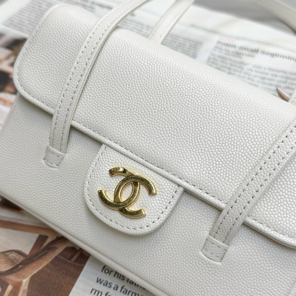 Chanel Clutch White Bag 17cm/6.7in view 7