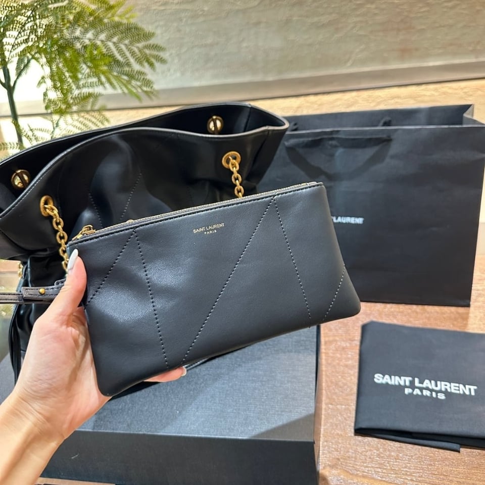 Saint Laurent Jamie 4 3 Shopping In Black 34Cm view 8