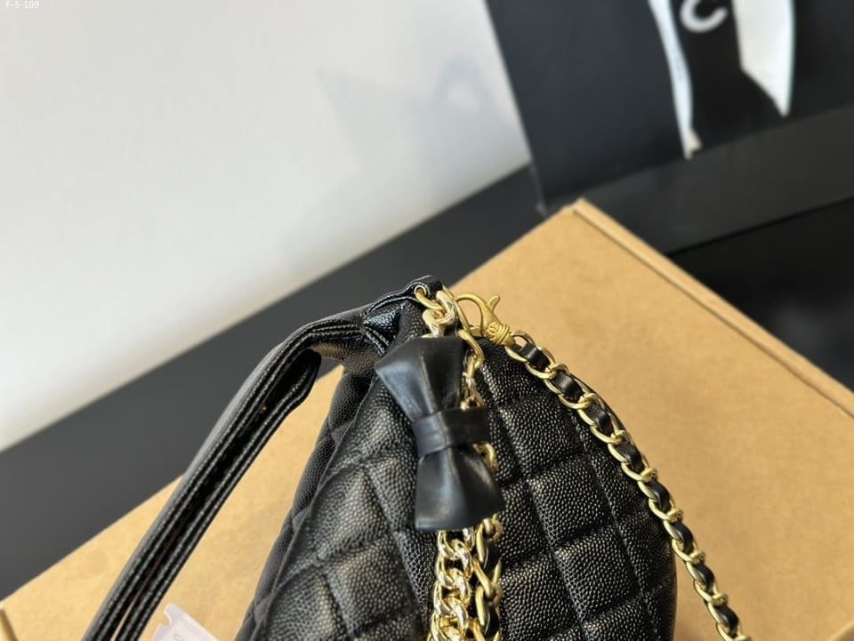 Chanel Pouch Grained Shiny Calfskin Black 17Cm/6.7in Ap3943 B16288 94305 view 8