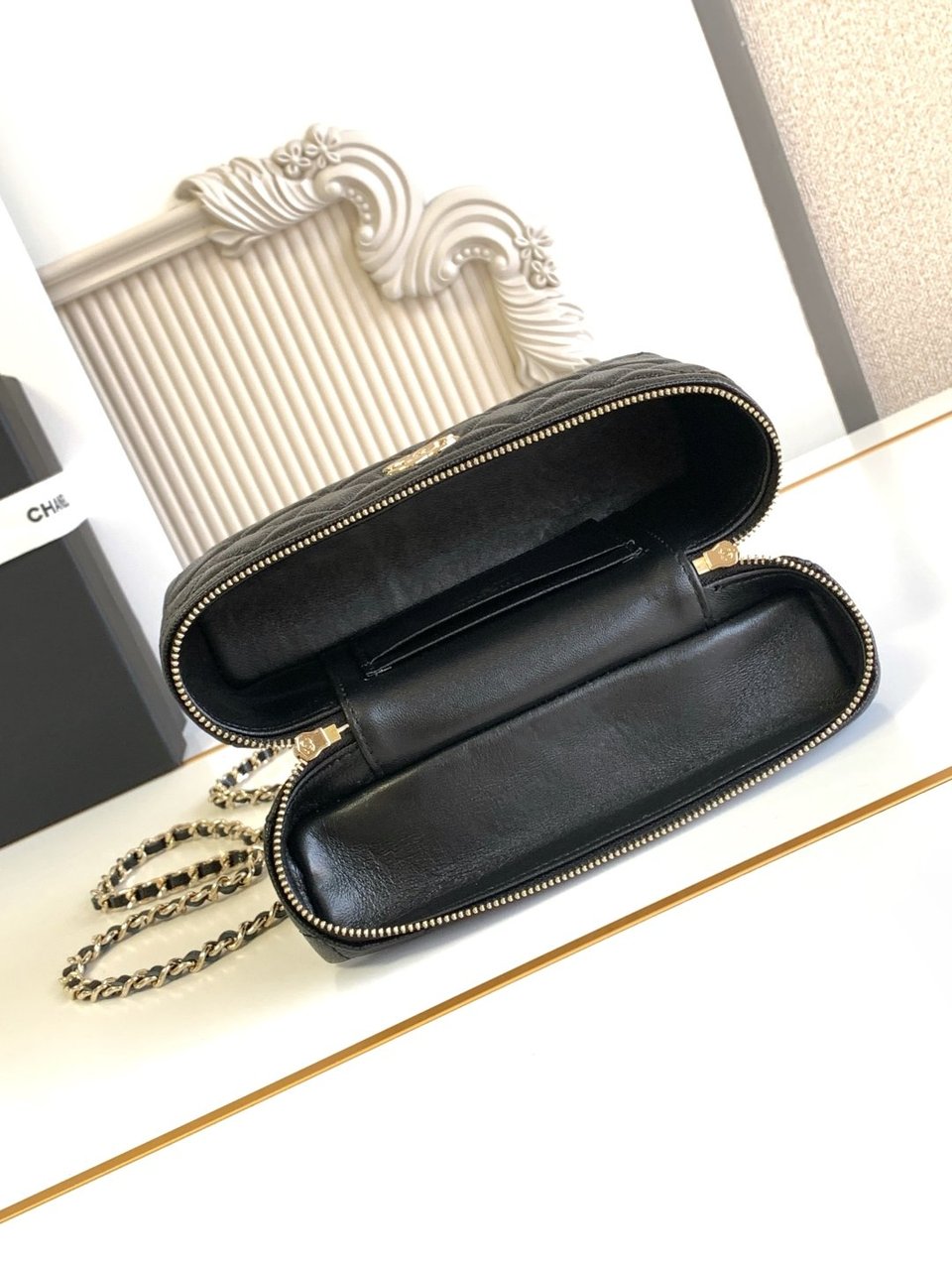 Chanel 25C Vanity Case Black 20cm view 8