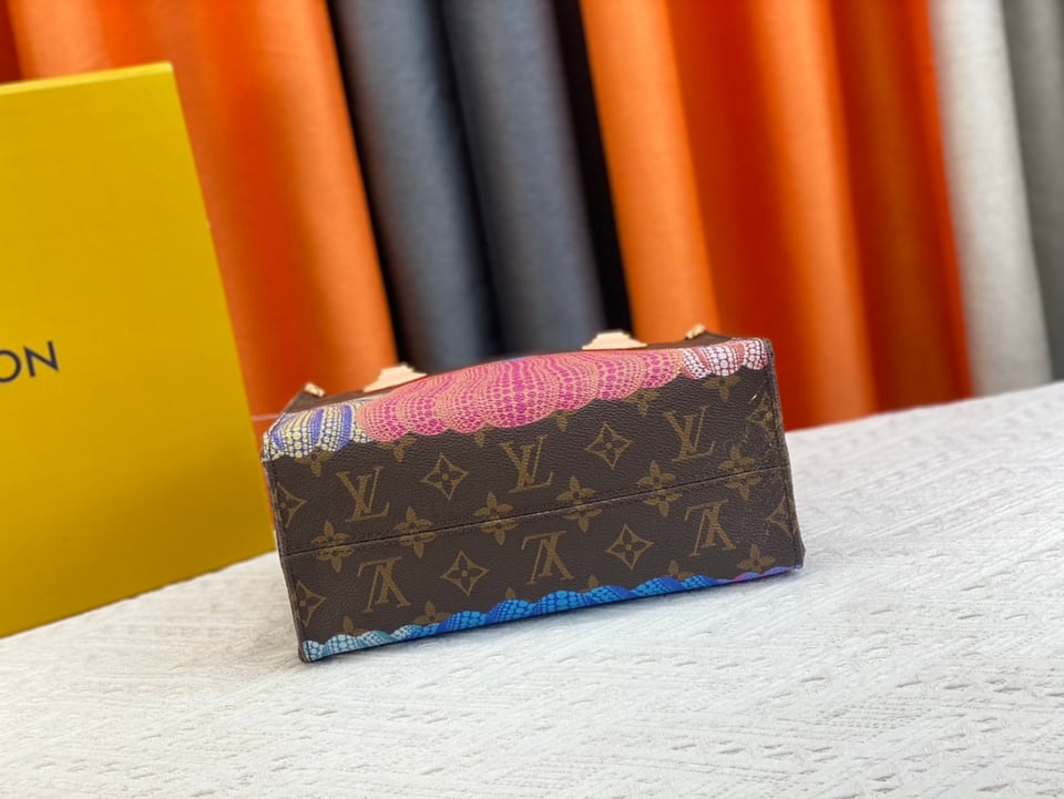 Louis Vuitton X Yayoi Kusam Onthego 25Cm M46466 view 5