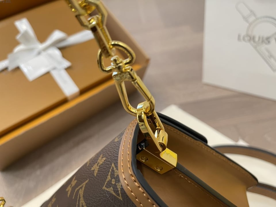 Louis Vuitton Mini Dauphine Autres Toiles Monogram 25Cm M45959 view 4