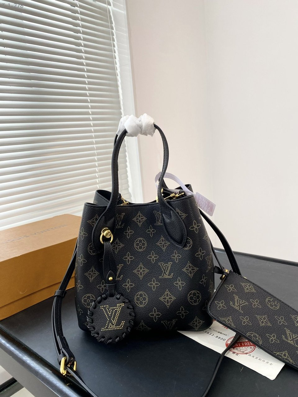 Louis Vuitton Blossom Pm Black 20Cm M23393 view 3