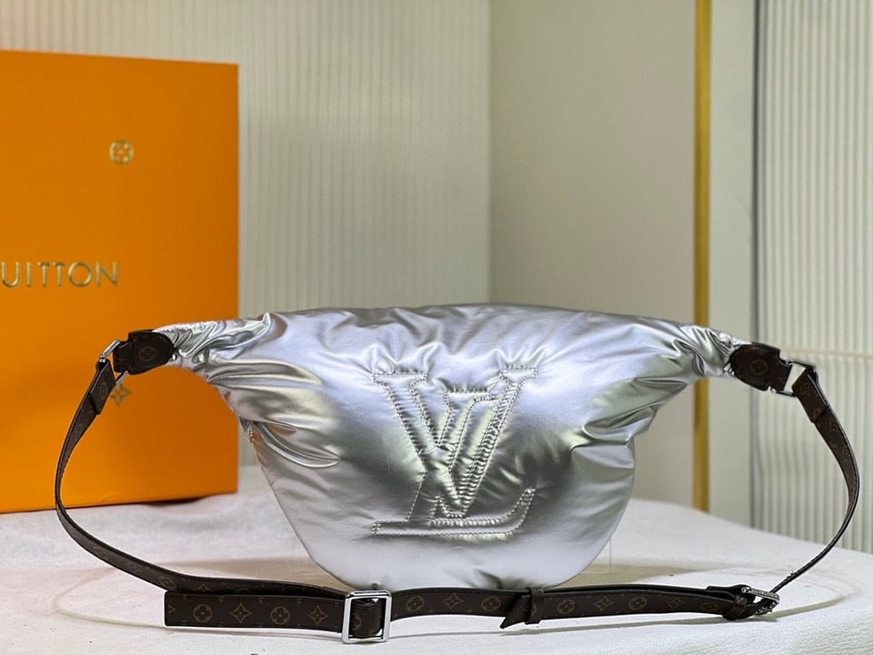 Louis Vuitton Maxi Bumbag Silver 44Cm M20971 view 5