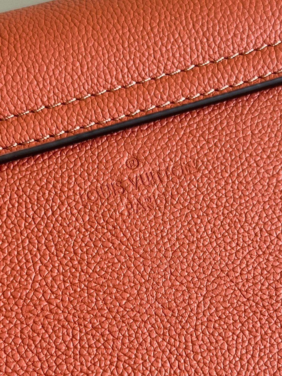 Louis Vuitton Lockme Tender 19Cm Chataigne Brown view 5