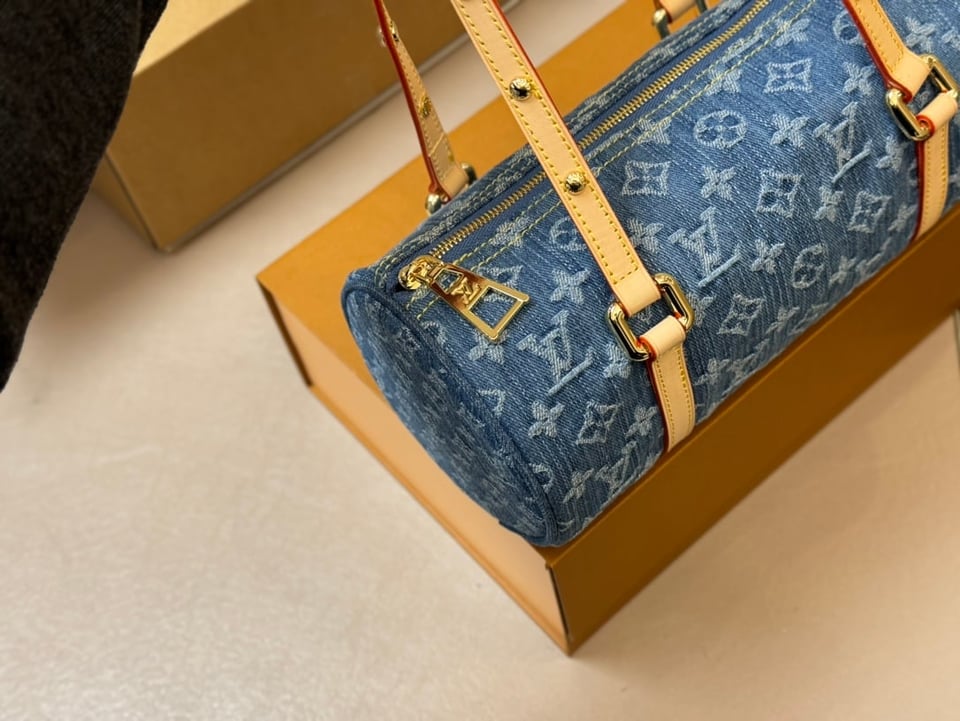 Louis Vuitton Hills Pochette Denim Blue 27Cm M82949 view 9