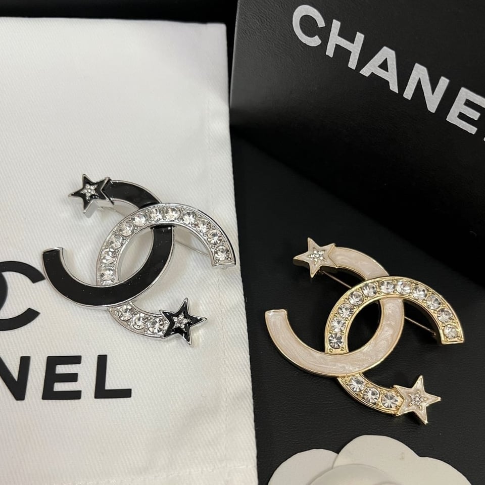 Chanel Cc Brooch Gold With Two Small Stars view 5