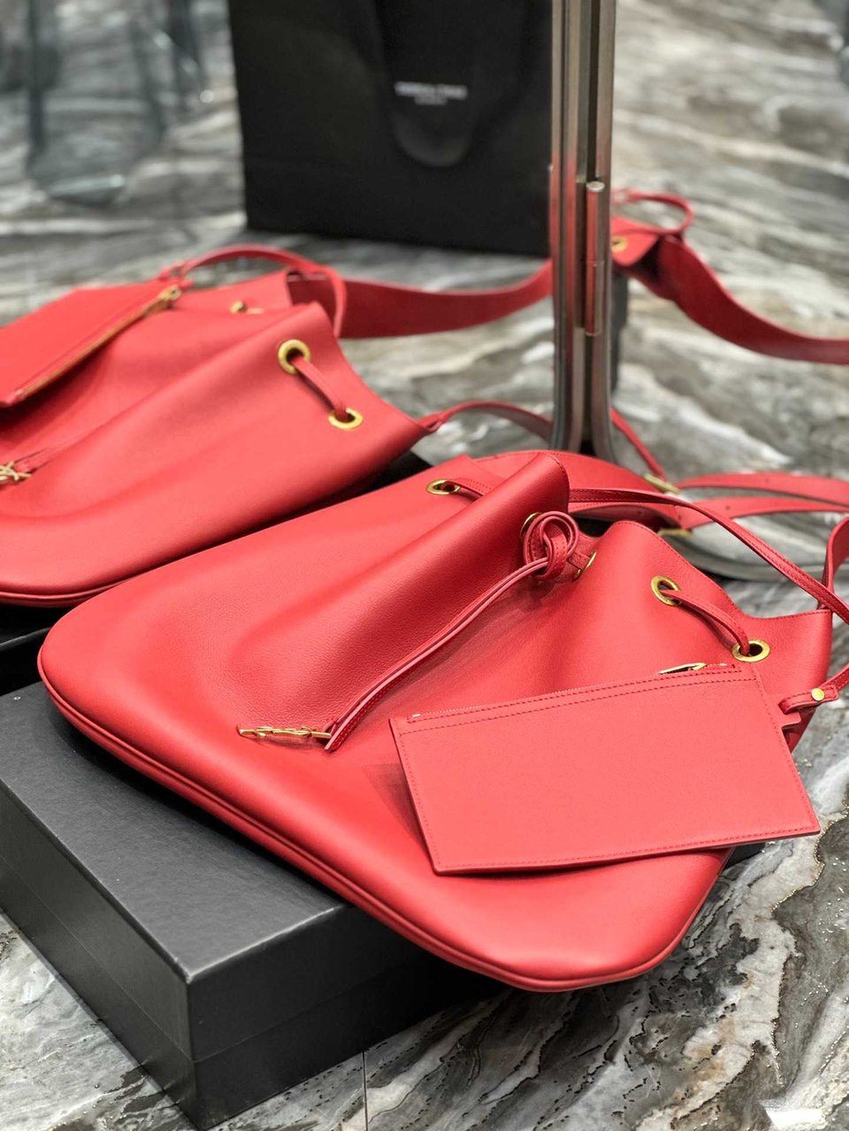 Saint Laurent Paris Vii Large Flat Hobo Bag In Smooth Leather Bag Red 44cm/ 17.3 in view 7