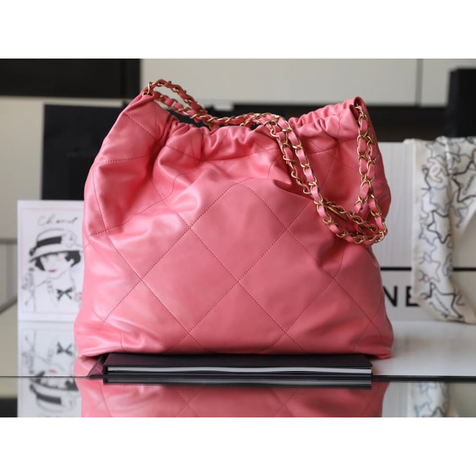 Chanel 22 Handbag in Shiny Calfskin 46cm view 15