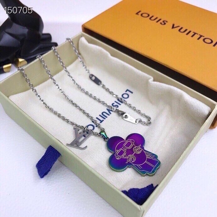 Louis Vuitton Necklace view 3