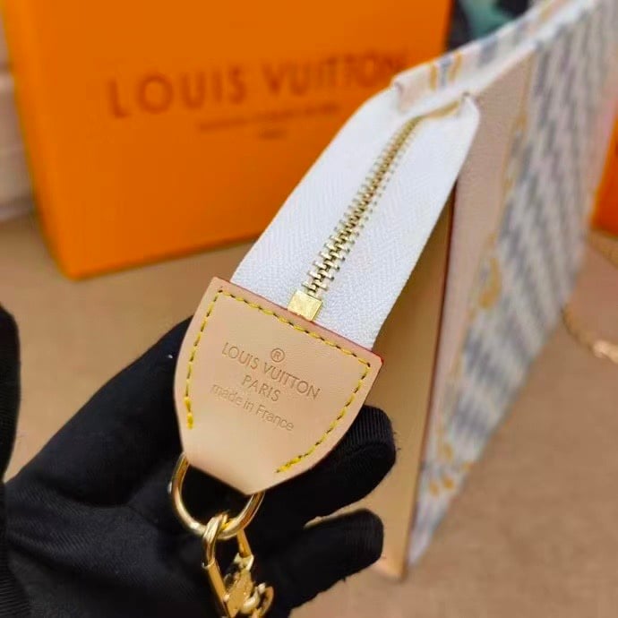 Louis Vuitton Toiletry Pouch On Chain 25Cm Damier Azur N40469 view 7
