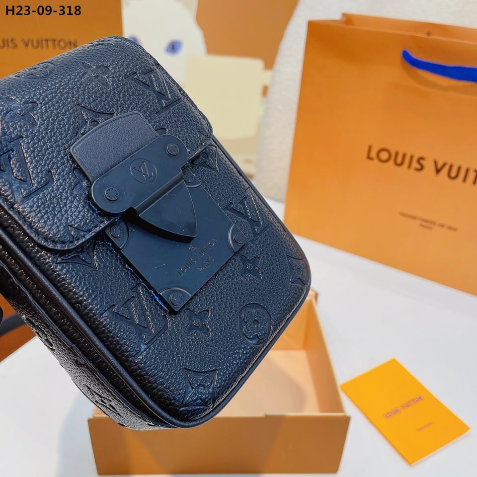 Louis Vuitton S Lock Vertical Wearable Wallet Black 19Cm M81524 view 8