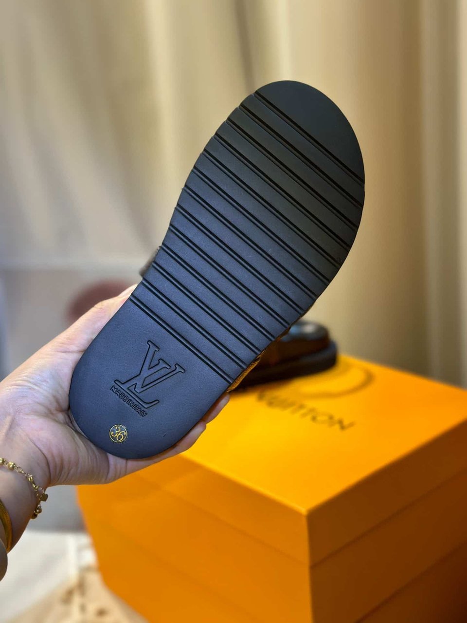 Louis Vuitton Lv Sunset Flat Comfort Sandals Beige 1Ac4Or view 4