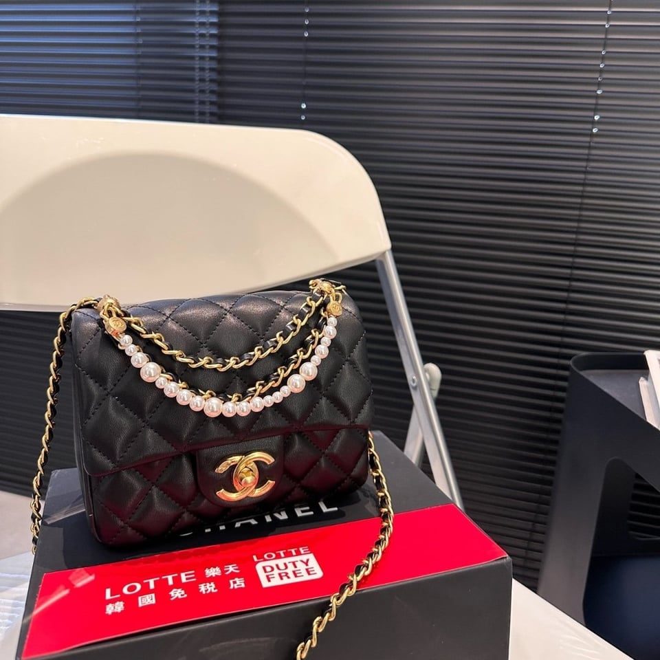 Chanel Flap Bag Gold Hardware With Chain Black 17Cm/6.6in view 3