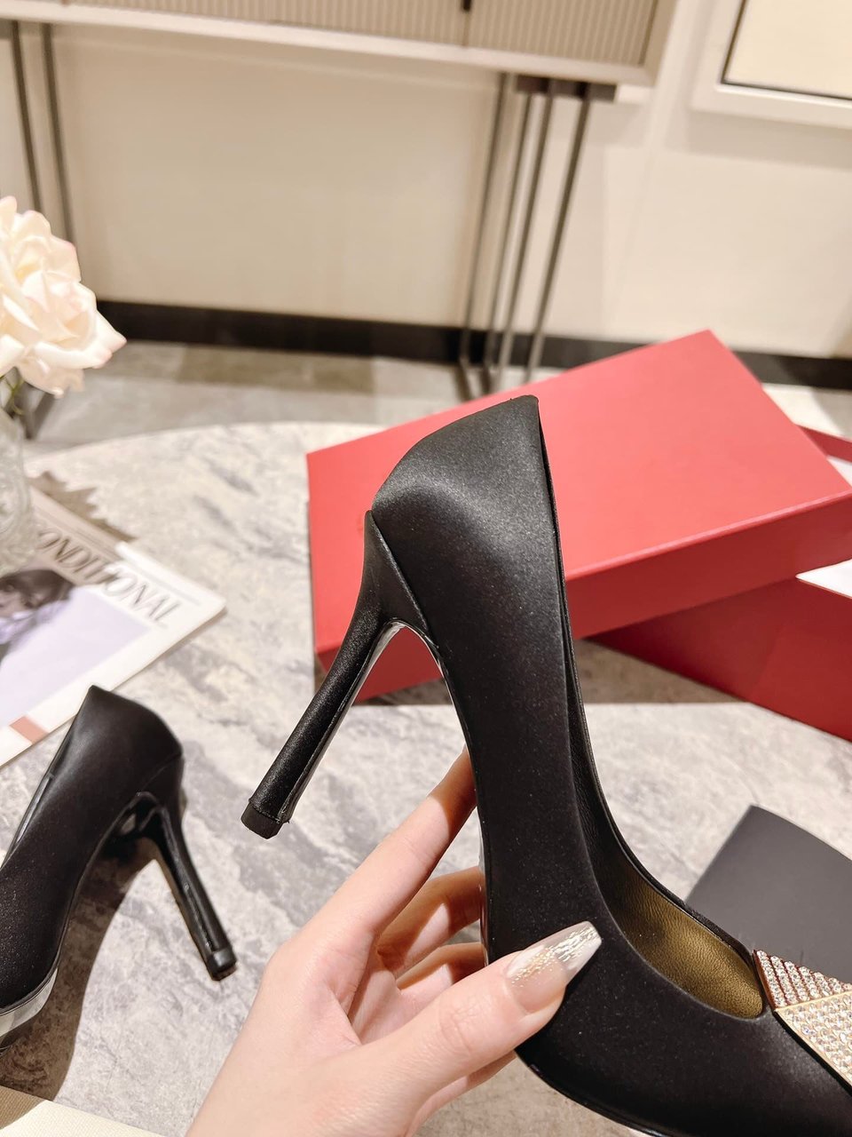 Valentino Garavani One Stud Pump With Crystals Black 1W2S0Fh8Xic Edm view 3
