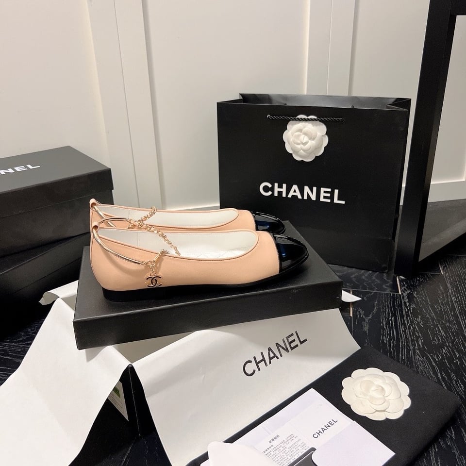Chanel Interlocking Cc Logo Ballet Flats Black Pink view 6