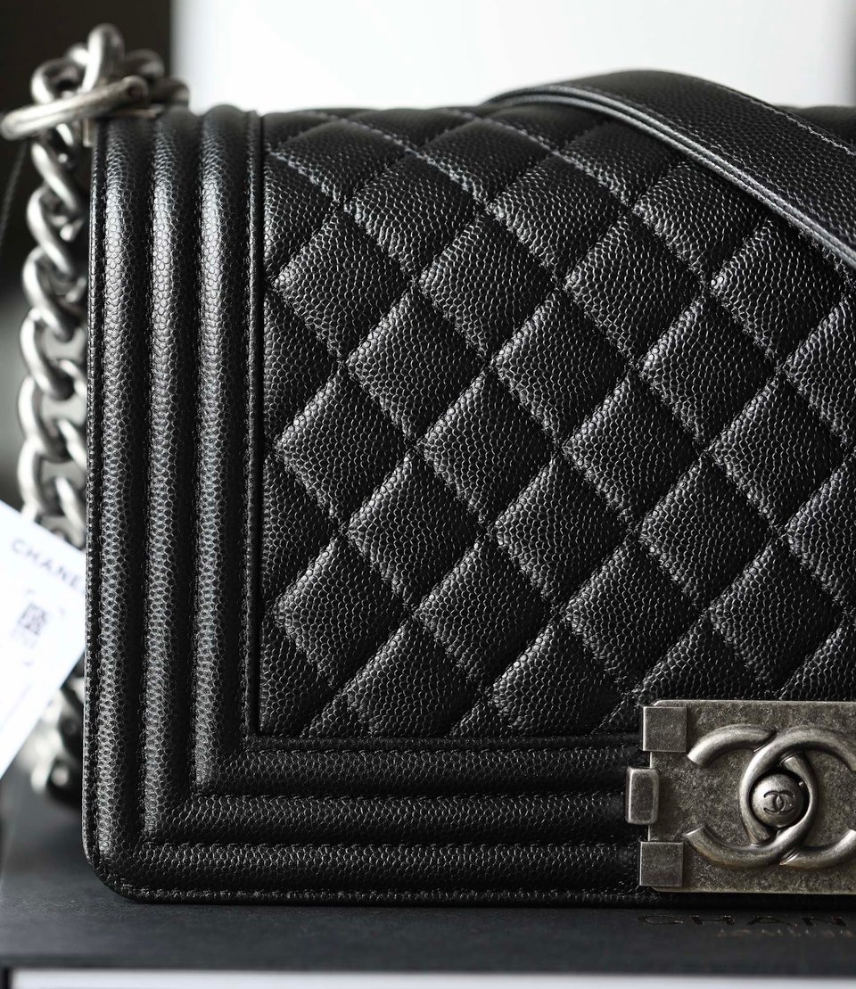 Chanel Medium Boy Black Caviar With Ruthenium Hardware 25cm view 9
